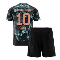 Echipament fotbal Bayern Munich Leroy Sane #10 Tricou Deplasare 2024-25 pentru copii maneca scurta (+ Pantaloni scurti)